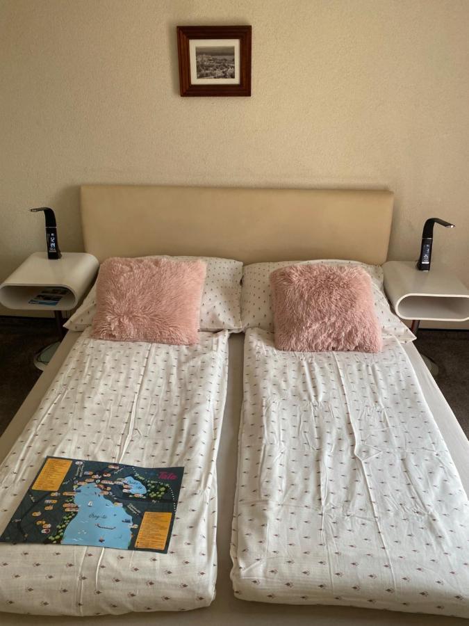 Panzio Tata Bed & Breakfast エクステリア 写真