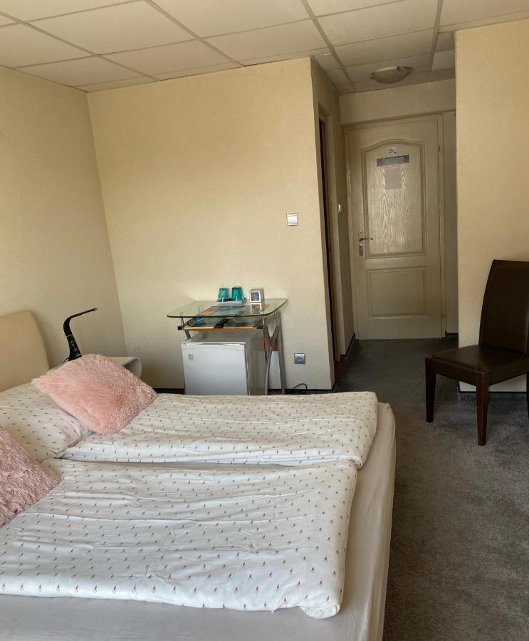Panzio Tata Bed & Breakfast エクステリア 写真