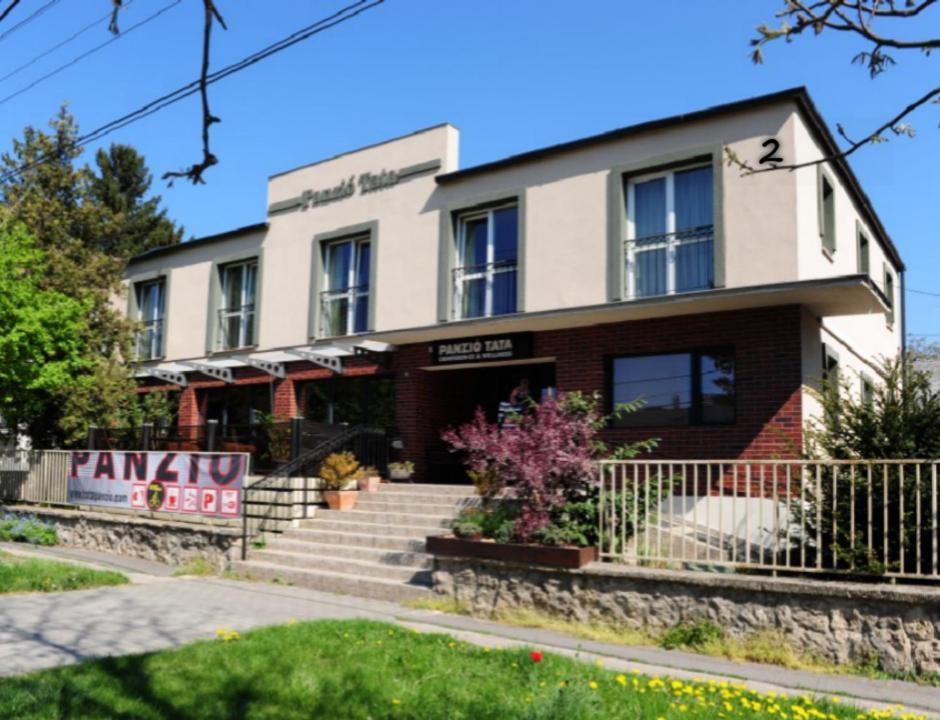Panzio Tata Bed & Breakfast エクステリア 写真