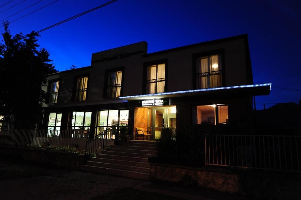 Panzio Tata Bed & Breakfast エクステリア 写真